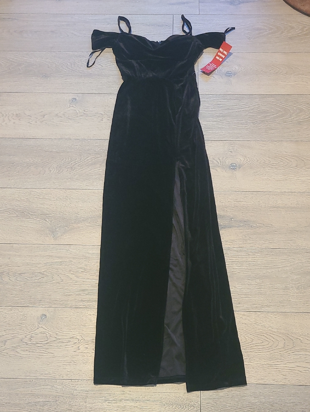 B. Smart Black Velvet Sexy Off-Shoulder Maxi Dress